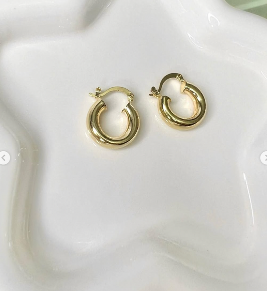 gold hug hoops