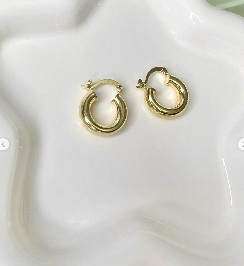 gold hug hoops